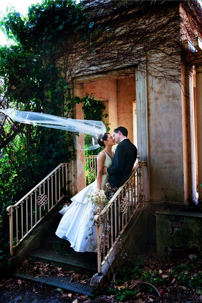 serendipity_photography_melbourne_ripponlea kiss1000 Kiss at Rippon Lea mansion.